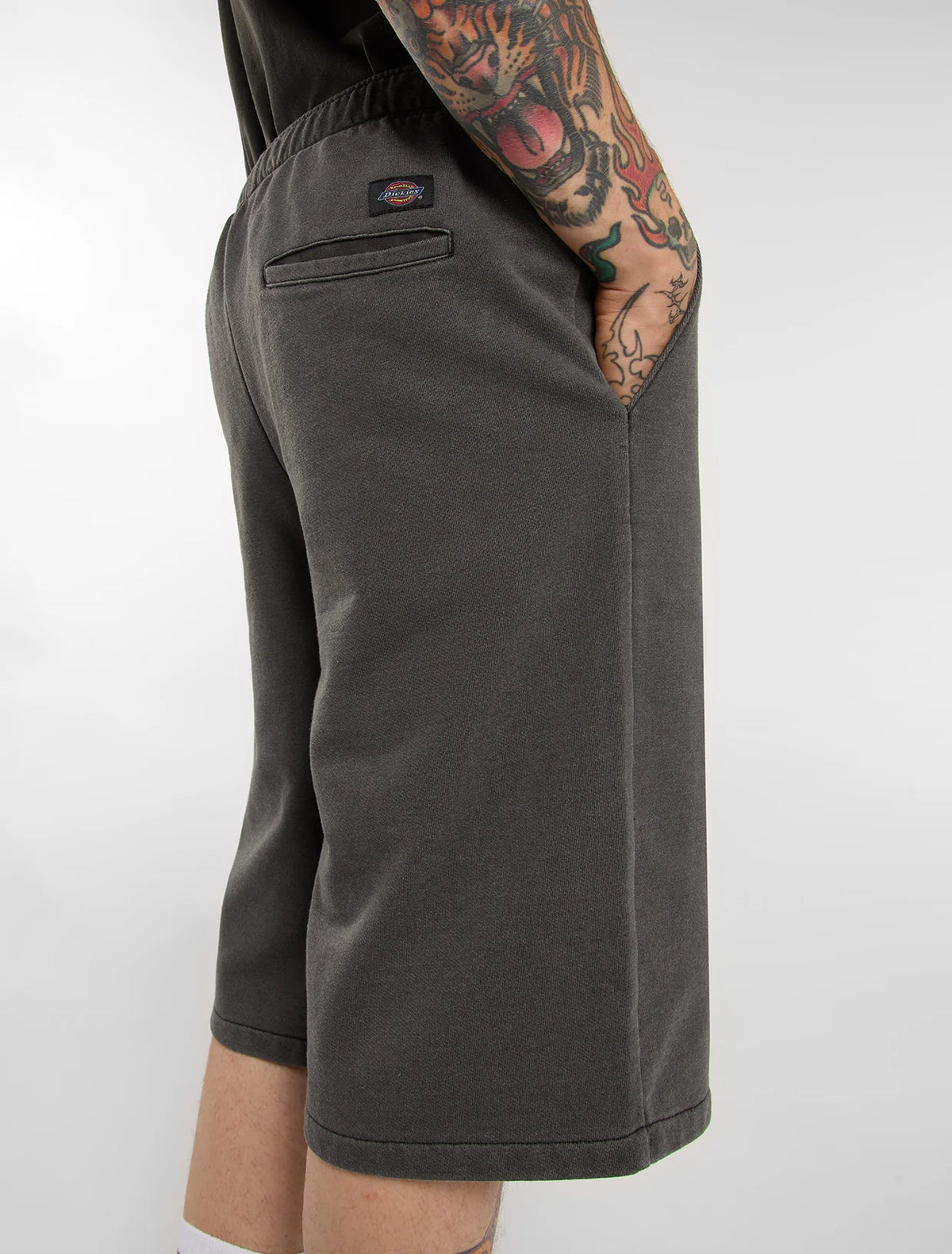 MENS STREETSBORO 13" SWEAT SHORT - DARK GRAY