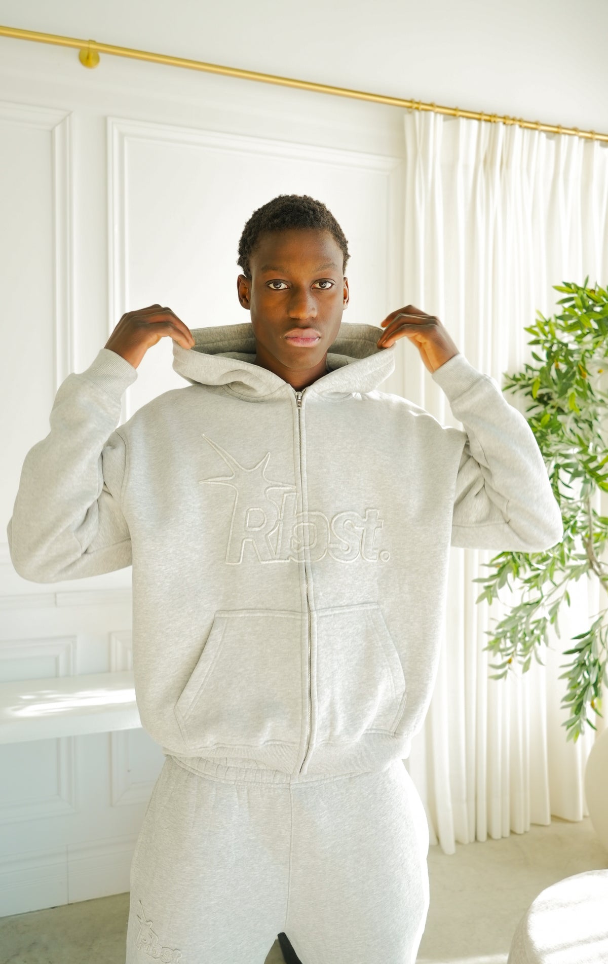 "OUTGROW" ZIP HOODIE - GRIS