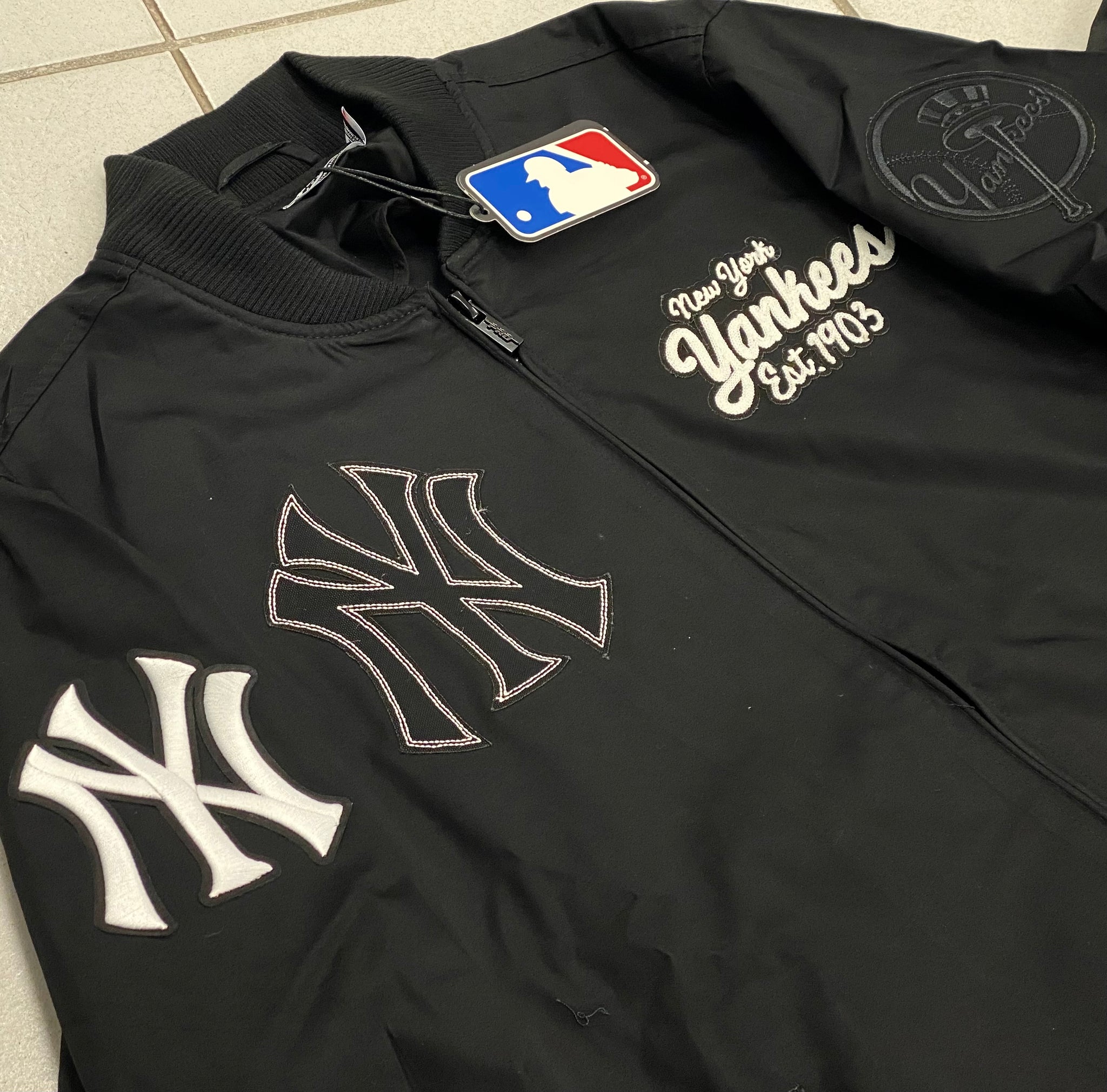 NEW YORK YANKEES PAINT THE CITY M TWILL JACKET - BLACK