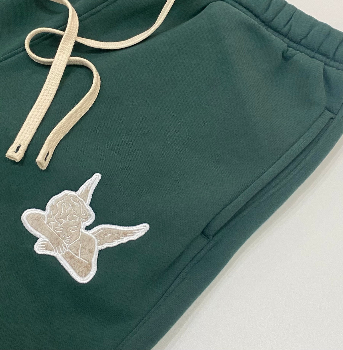 PANTALON DE JOGGING DÉCONTRACTÉ  SAINT LOGO - vert forêt / crème