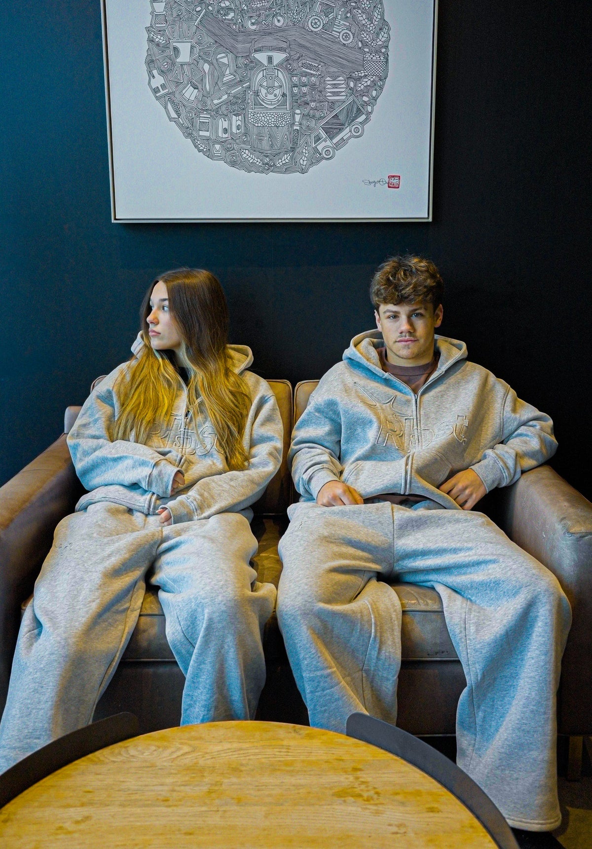"OUTGROW" ZIP HOODIE - GRIS